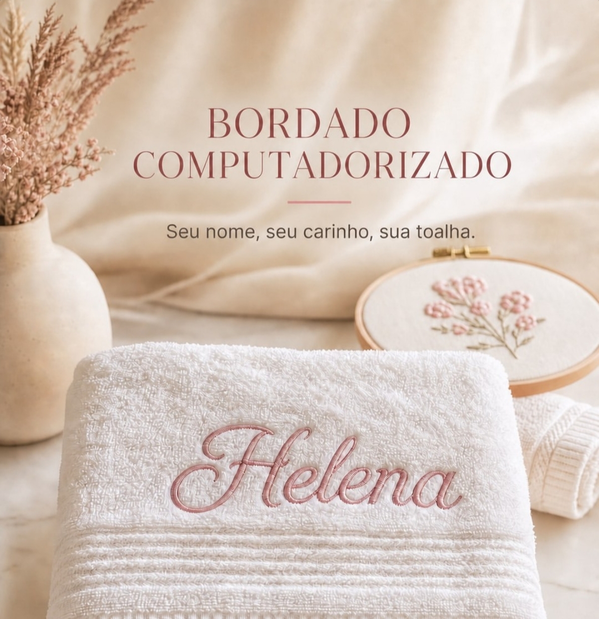 Toalha branca personalizada com o nome Helena em bordado computadorizado